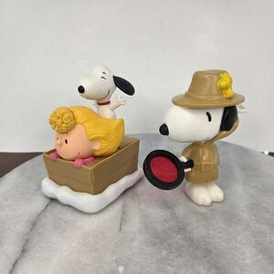Peanuts Snoopy Sally Woodstock Detective Plastic Toy Figures Lot Of 2 Rolling